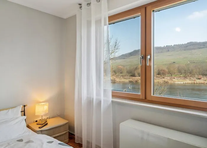 Mit Balkon Und Schoenem Moselblick By Interhome Apartamento Schleich